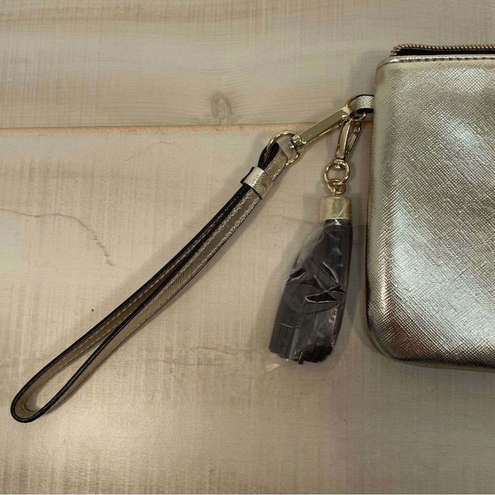 Victoria’s Secret NWT Gold Zipper Cosmetic Bag Wristlet - Picture 5 of 8